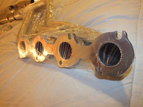 2003 Ford Crown Victoria - Header flange showing four round ports with black seals and welded primary tubes