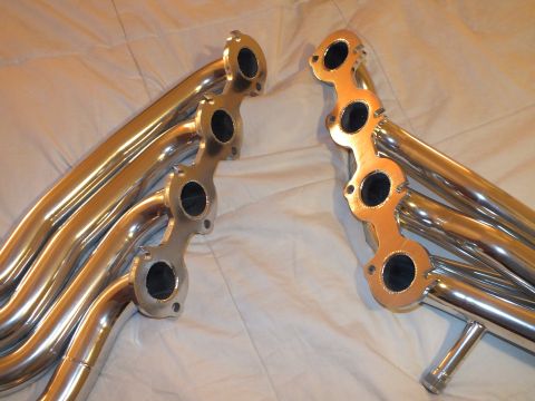 2003 Ford Crown Victoria - Pair of headers viewed from the flange side, each with four ports and black seals