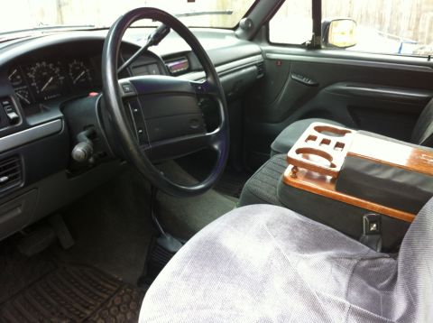 1992 Ford F-150 - New steering wheel from a 95 BKO installed.