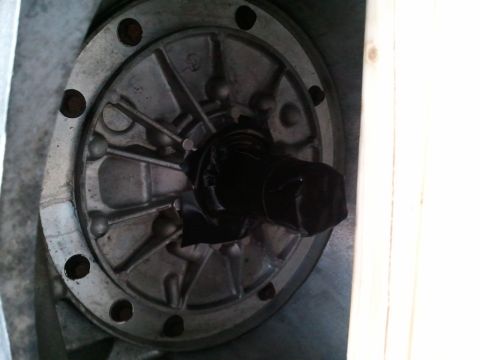 1994 Ford Bronco - Transmission torque converter with a dark shaft. The album claims 1994 Ford Bronco.