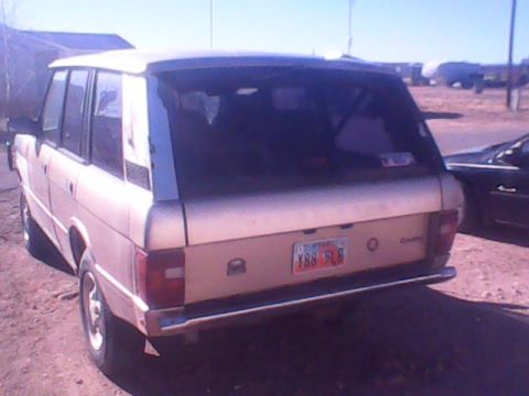 1991 Land Rover Range Rover - The rear of a beige 1991 Land Rover Range Rover is visible with a license plate reading Y88 9LB.