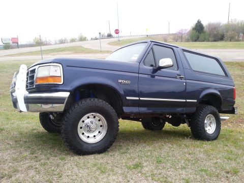 1995 Ford Bronco - This blue 1995 Ford Bronco is equipped with a brush guard and aftermarket wheels.