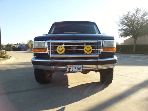 1995 Ford Bronco - Front view of a 1995 Ford Bronco, equipped with aftermarket smiley face fog lights.