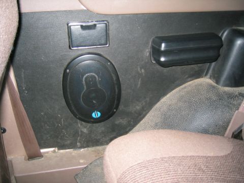1996 Ford Bronco - Blaupunkt 6x9s