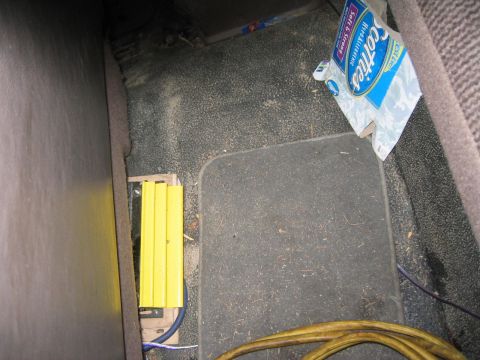 1996 Ford Bronco - Amp Fits nice under front bench seat