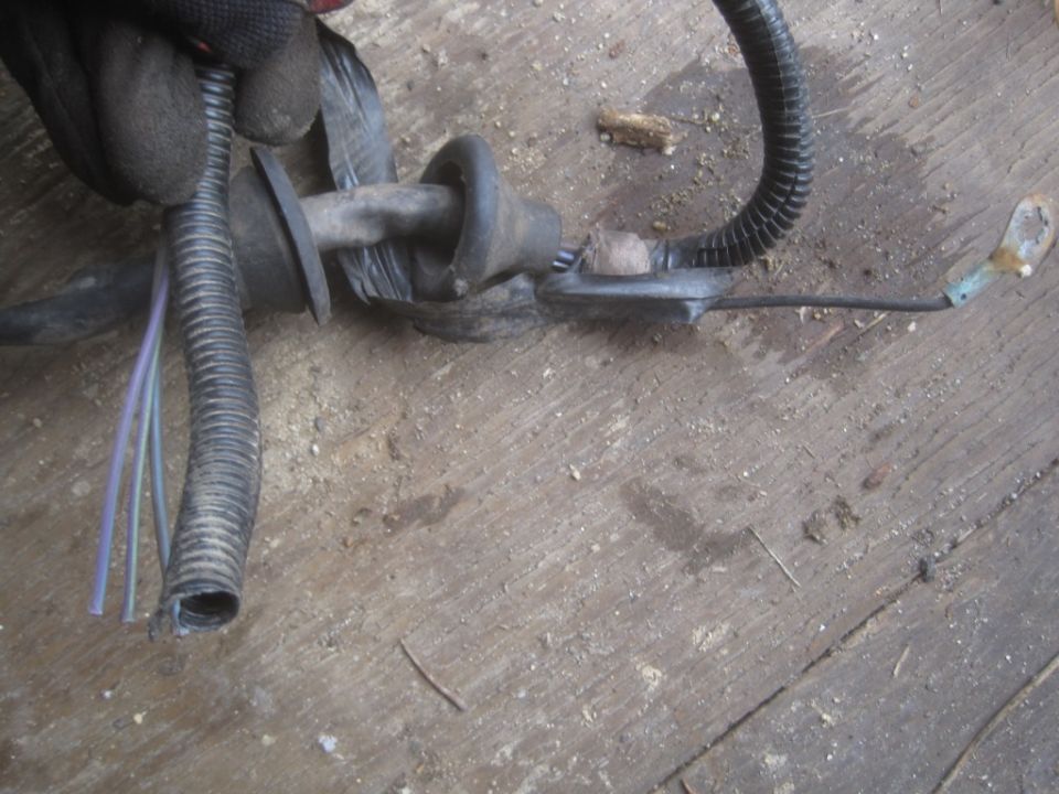 This shows the grommetts where the harness leaves the tailgate on the driver's side, including the ground wire. Should be at least 6 inches of extra wire to splice in to your harness. You will probably have to run new wires back for the defrost control.