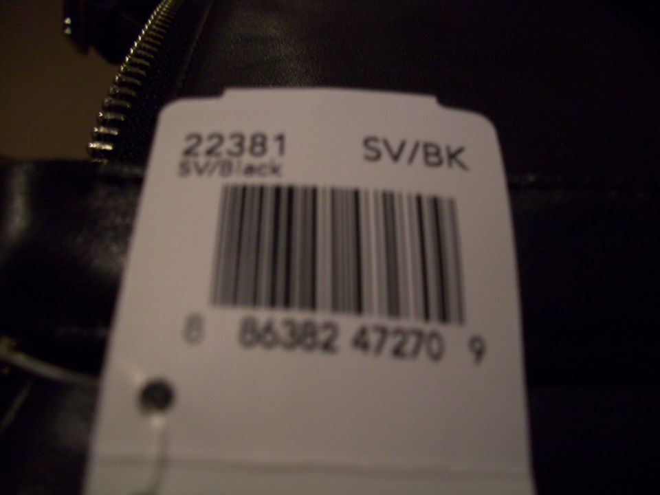 Price tag with barcode and text 'SV/Black'