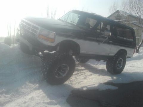 1994 Ford Bronco - This lifted 1994 Ford Bronco is shown in a snowy environment.