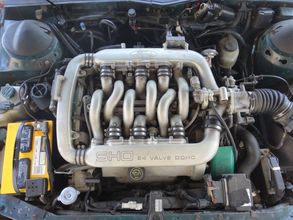 1993 Ford Taurus SHO engine with "SHO 24 VALVE DOHC" visible