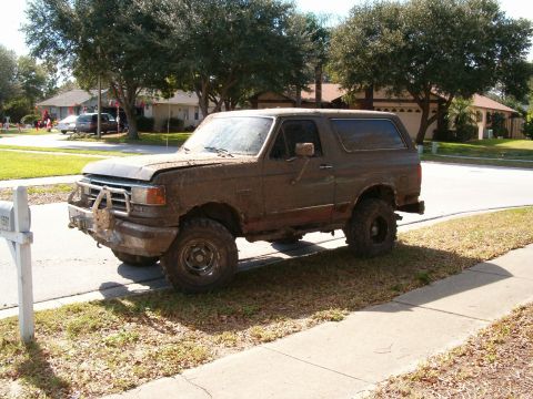 1991 Ford Bronco - This muddy Ford Bronco appears to be from the early 1990s, not a 1991 model.