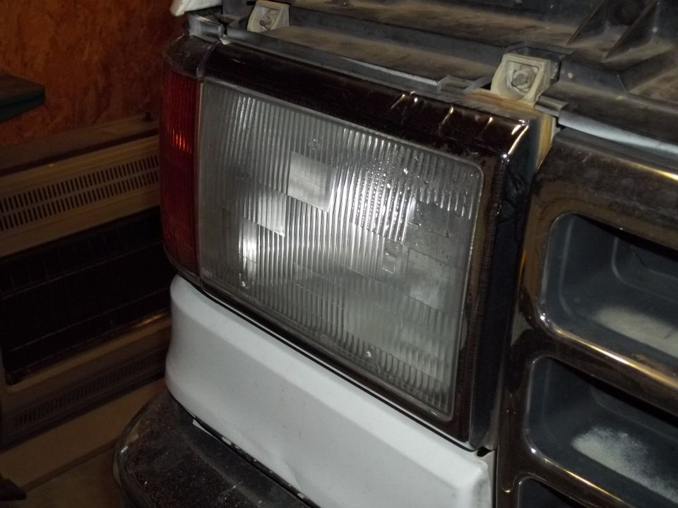 1990 Ford Bronco headlight and grille