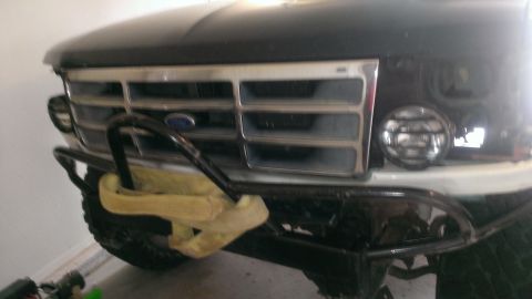 1994 Ford Bronco - Front view of a 1992 Ford Bronco showing its grille and brush guard.