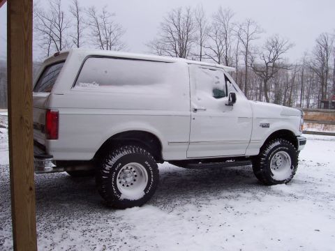 1994 Ford Bronco - Before we went out - Snow the night before