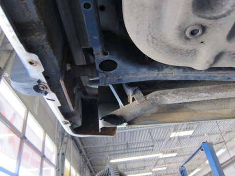 1991 Ford LTD Crown Victoria - Underside view of vehicle frame and exhaust pipe.