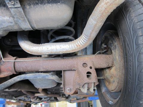 1991 Ford LTD Crown Victoria - Undercarriage view of a 1991 Ford Crown Victoria LTD, showing the rear axle, suspension, and exhaust system.