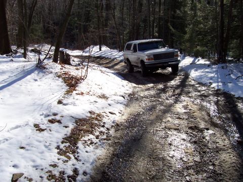 1994 Ford Bronco - Comming up a trail