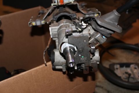2007 Ford Crown Victoria - close up of the 07 column shift column. although the columns look the same and appear like you could reuse the column shift column, i can a…
