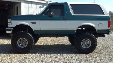 1996 Ford Bronco photo