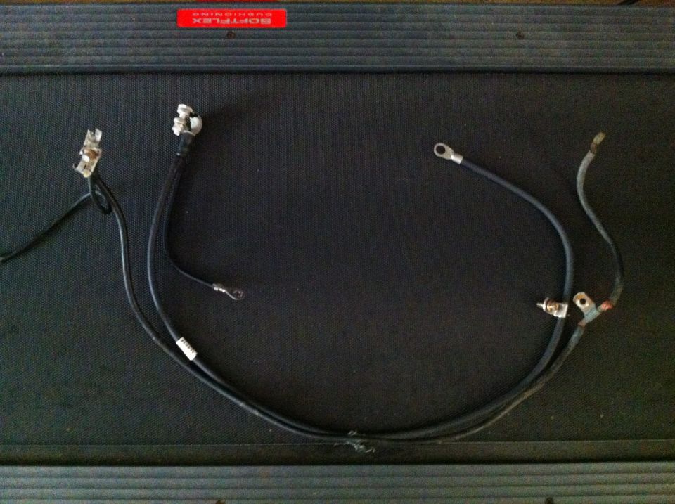 Side by side of the old and new cable.  Old part number is WC-9034(discontinued).  New number is WC-8980.  Works for 5.0 and 5.8 engines 1992-1996.