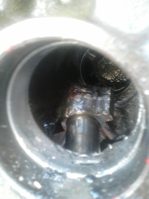 1988 Ford Bronco - looking through the back hole for camshaft. can see the connecting rod hit it