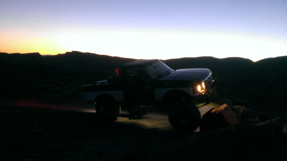 1994 Ford Bronco 3q-front view at dusk