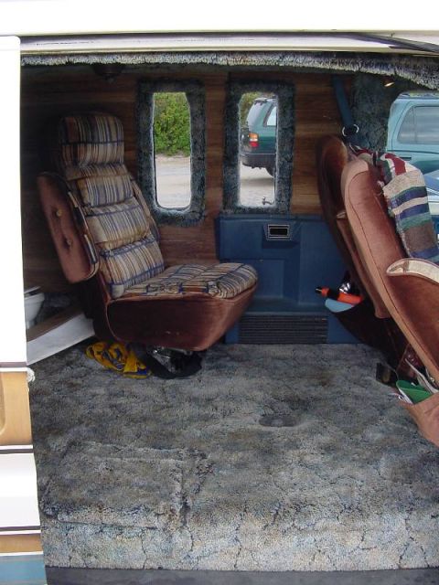 1981 Ford E150 - Love the shag carpet