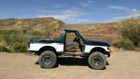 1994 Ford Bronco - This modified Ford Bronco is parked outdoors with its doors off, ready for adventure.