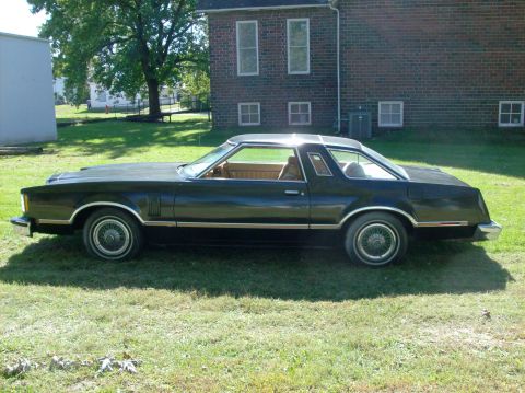 1983 Ford LTD Crown Victoria photo