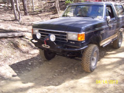 1990 Ford Bronco - This Ford Bronco appears to be from the late 1980s, not 1990 as claimed.