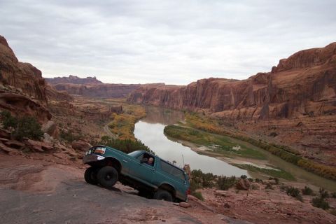 1996 Ford Bronco - Moab, December 2003 on the Moab Rim "Z-Turn".