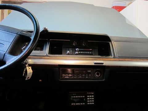 1991 Ford LTD Crown Victoria - The interior of a 1991 Ford Crown Victoria LTD shows the dashboard with its classic wood grain accents and functional controls.
