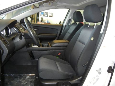 2008 Mazda CX-9 - The interior of a 2008 Mazda CX-9 is visible from the passenger side.