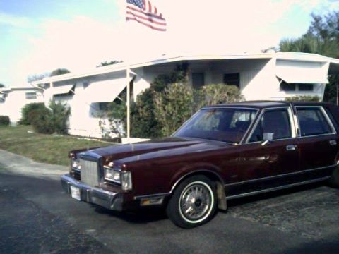 1985 Lincoln Town Car photo