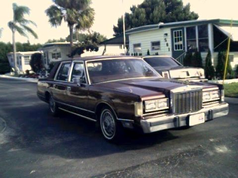 1985 Lincoln Town Car photo