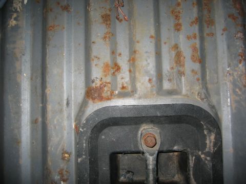 1986 Ford Bronco - rust close up