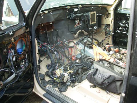 1983 Ford Bronco - Nothing burned when I plugged it in, so I pulled the ignition switch & started the engine.