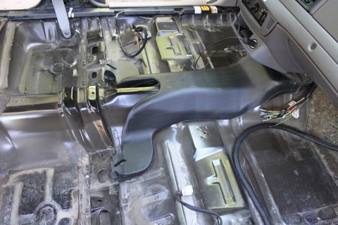 2007 Ford Crown Victoria - a/c duct for column shift. need to remove this part.
