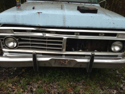 1979 Ford Bronco - This 1973 Ford pickup truck's grille design does not match the 1979 Bronco claim.