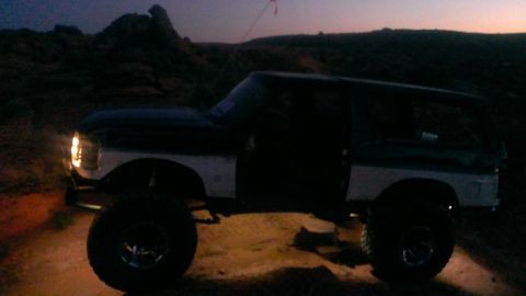 1994 Ford Bronco - This lifted Ford Bronco appears to be from the early to mid-1990s, not a 1994 model.