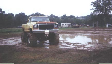 1979 Ford Bronco - Playing in the mud