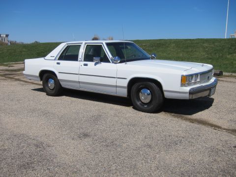1991 Ford LTD Crown Victoria - This 1991 Ford Crown Victoria LTD sedan is shown from the front three-quarter view.