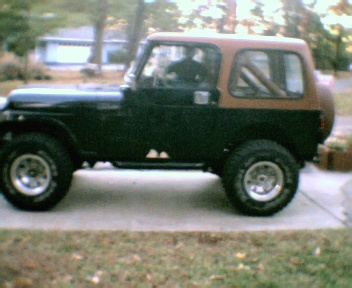 1995 Mitsubishi Eclipse - Side view of the jeep