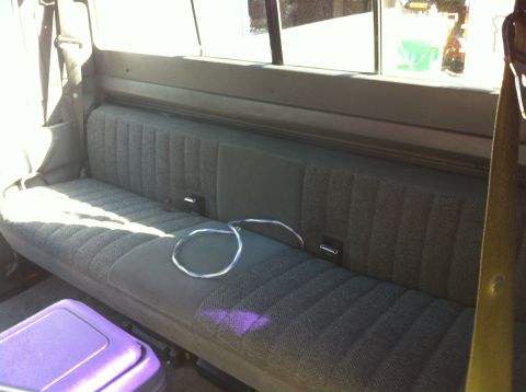 1992 Ford F-150 - Seat belt buckles are still able to be used.