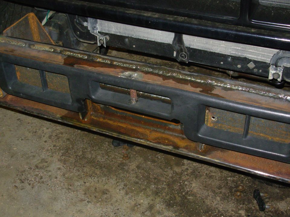The hook storage bar is now fully welded-in, and the top front panel is going on tomorrow.