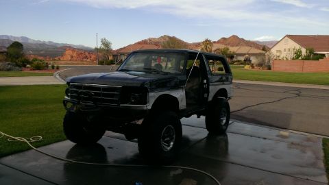 1994 Ford Bronco - Ford Bronco parked in driveway with mountains in the background.
