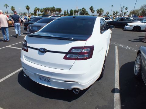 Rear of a white Ford Taurus sedan with California plate 6WGS836