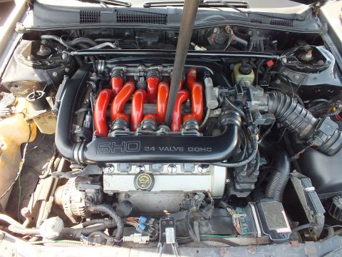 Ford SHO 24 Valve DOHC V6 engine with red intake runners