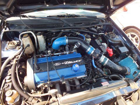 Ford Zetec VCT engine with blue valve cover and blue intake piping
