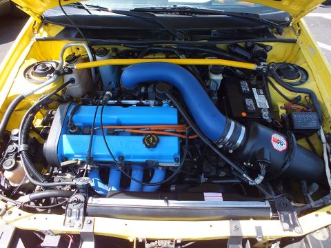 Blue Ford VCT engine in yellow car with strut bar and intake