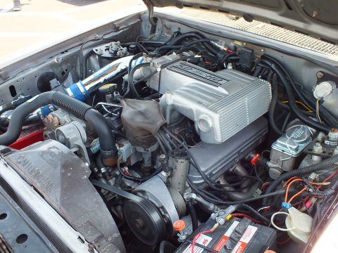 Fuel-injected V8 engine bay with silver intake plenum